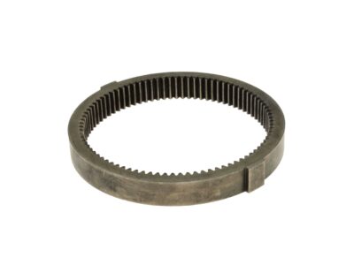 Egy nagy fogazott gyűrű az aprítóhoz a marás-csendes ághoz